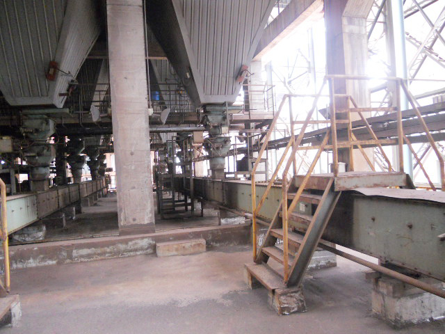 寶鋼股份高爐1#礦槽雙層閥、插板閥刮板機(jī)、斗提機(jī)